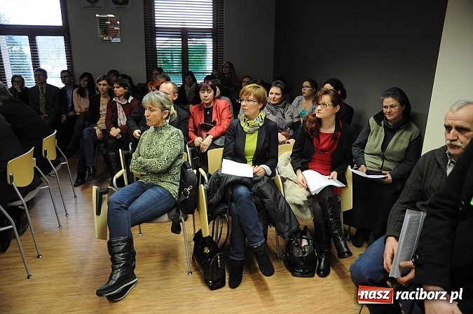 Zdjęcie w galerii na portalu naszraciborz.pl: Starosta wycofał projekt uchwały w sprawie łączenia ZSE i ZSZ. Sprawa wraca do komisji wiadomości z regionu
