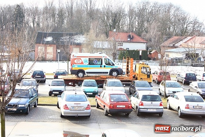 Zdjęcie w galerii na portalu naszraciborz.pl: Raciborski szpital będzie miał nowy ambulans wiadomości z regionu