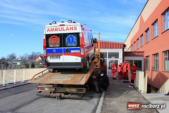 Zdjęcie w galerii na portalu naszraciborz.pl: Raciborski szpital będzie miał nowy ambulans wiadomości z regionu