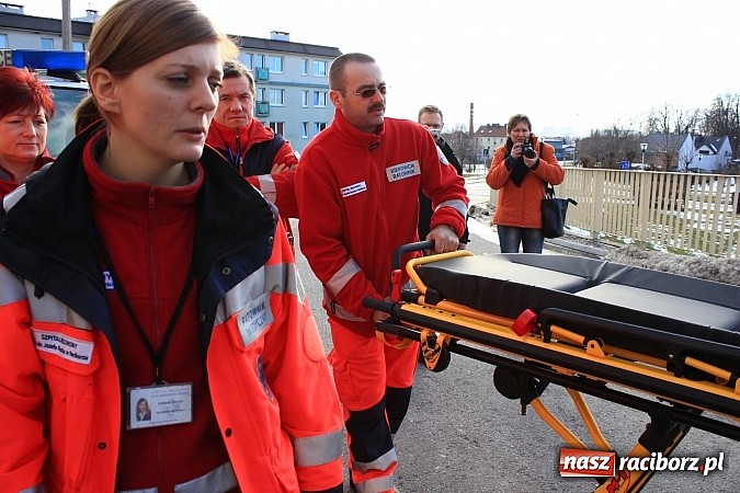 Zdjęcie w galerii na portalu naszraciborz.pl: Raciborski szpital będzie miał nowy ambulans wiadomości z regionu