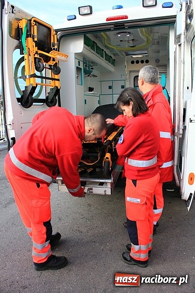 Zdjęcie w galerii na portalu naszraciborz.pl: Raciborski szpital będzie miał nowy ambulans wiadomości z regionu