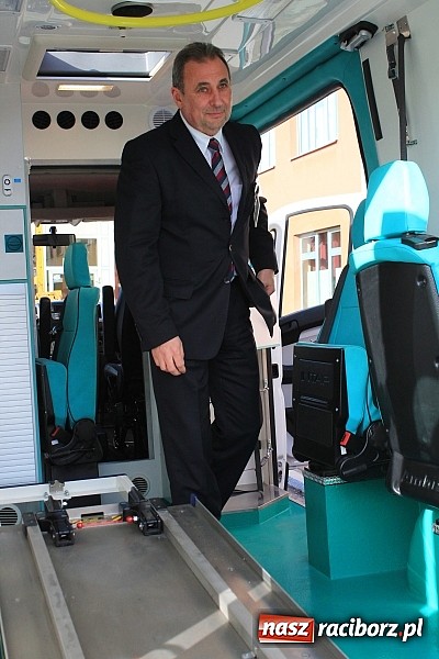 Zdjęcie w galerii na portalu naszraciborz.pl: Raciborski szpital będzie miał nowy ambulans wiadomości z regionu