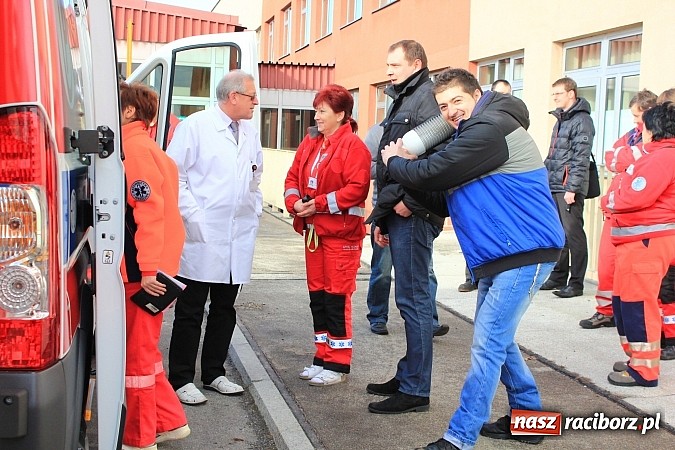 Zdjęcie w galerii na portalu naszraciborz.pl: Raciborski szpital będzie miał nowy ambulans wiadomości z regionu