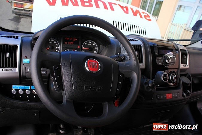 Zdjęcie w galerii na portalu naszraciborz.pl: Raciborski szpital będzie miał nowy ambulans wiadomości z regionu