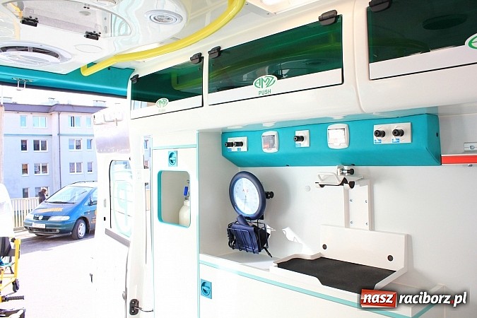 Zdjęcie w galerii na portalu naszraciborz.pl: Raciborski szpital będzie miał nowy ambulans wiadomości z regionu
