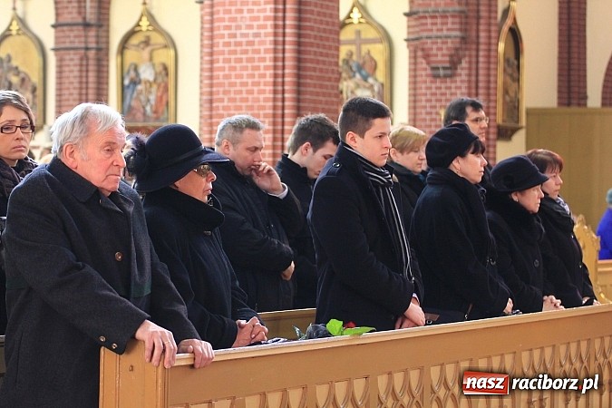 Zdjęcie w galerii na portalu naszraciborz.pl: Na Starej Wsi pożegnano prof. Mikołaja Hüttera wiadomości z regionu