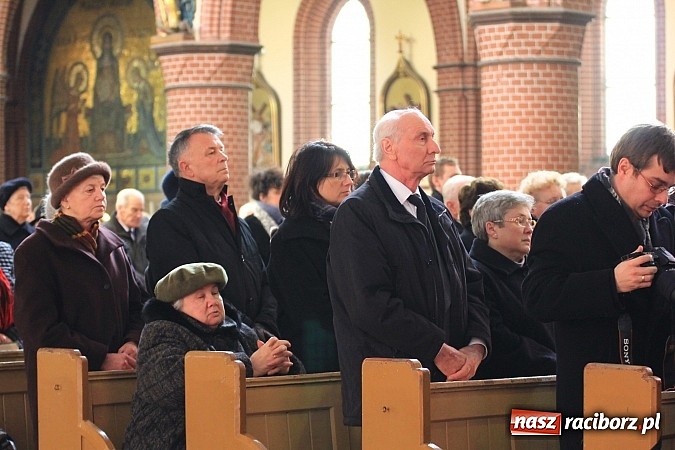 Zdjęcie w galerii na portalu naszraciborz.pl: Na Starej Wsi pożegnano prof. Mikołaja Hüttera wiadomości z regionu
