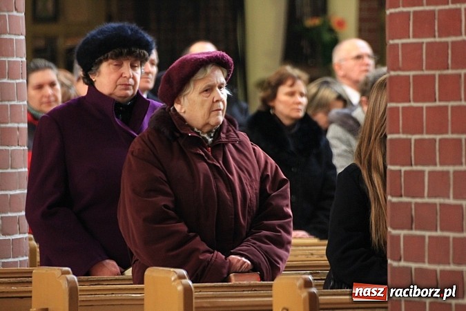 Zdjęcie w galerii na portalu naszraciborz.pl: Na Starej Wsi pożegnano prof. Mikołaja Hüttera wiadomości z regionu