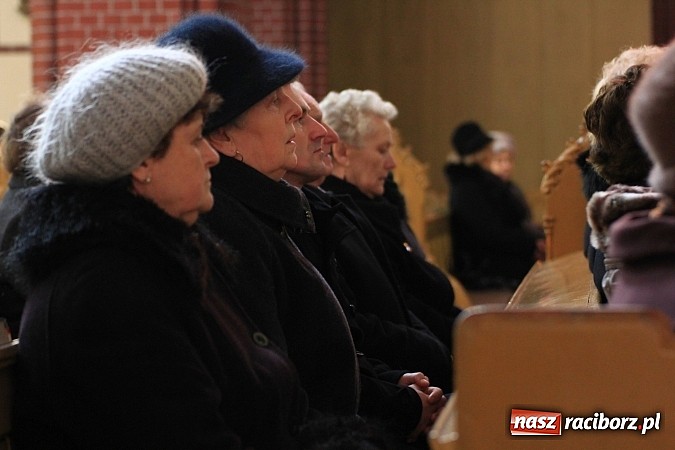 Zdjęcie w galerii na portalu naszraciborz.pl: Na Starej Wsi pożegnano prof. Mikołaja Hüttera wiadomości z regionu