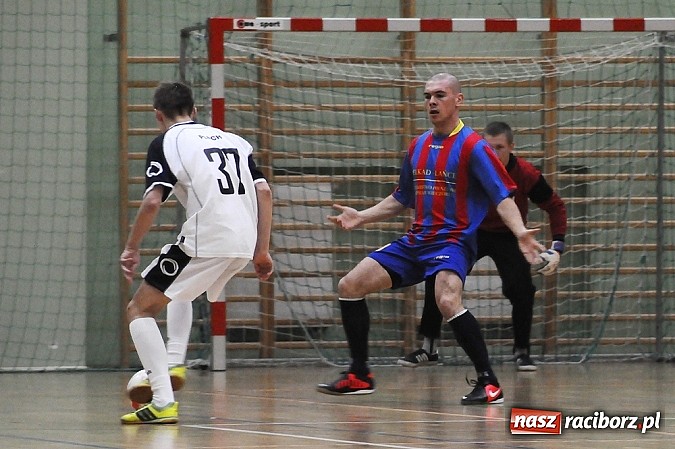 Zdjęcie w galerii na portalu naszraciborz.pl: HLPN: O utrzymanie do ostatniego meczu wiadomości z regionu