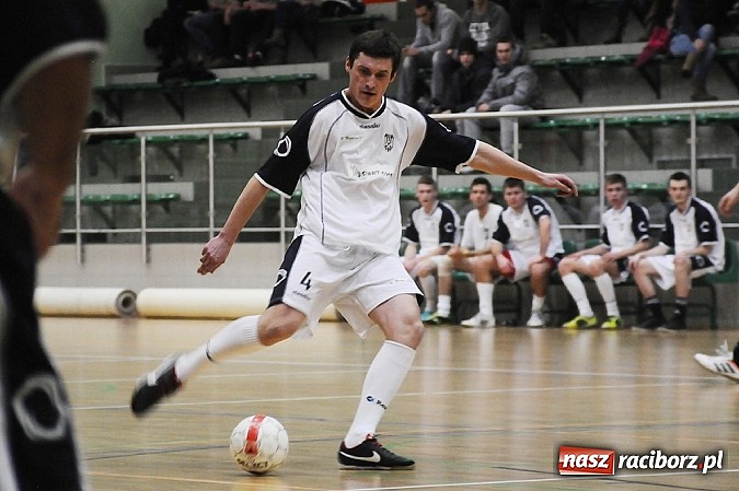 Zdjęcie w galerii na portalu naszraciborz.pl: HLPN: O utrzymanie do ostatniego meczu wiadomości z regionu