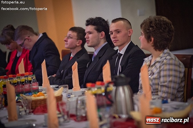 Zdjęcie w galerii na portalu naszraciborz.pl: Mistrzowie sportu z ZSOMS bawili się na studniówce w Rogowie wiadomości z regionu