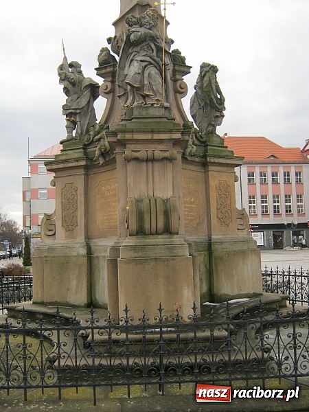 Zdjęcie w galerii na portalu naszraciborz.pl: Niszczeją zabytki w centrum Raciborza wiadomości z regionu