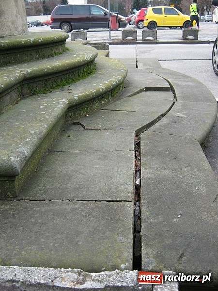 Zdjęcie w galerii na portalu naszraciborz.pl: Niszczeją zabytki w centrum Raciborza wiadomości z regionu