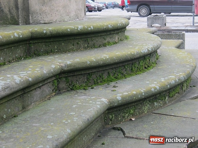 Zdjęcie w galerii na portalu naszraciborz.pl: Niszczeją zabytki w centrum Raciborza wiadomości z regionu