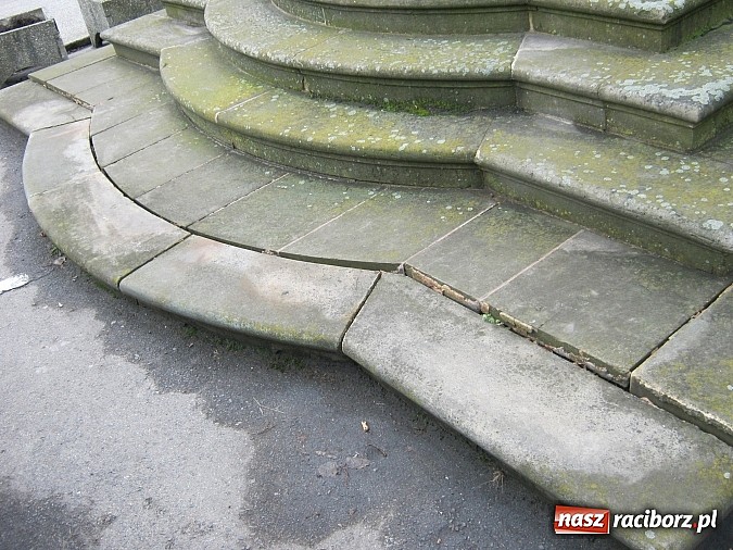 Zdjęcie w galerii na portalu naszraciborz.pl: Niszczeją zabytki w centrum Raciborza wiadomości z regionu