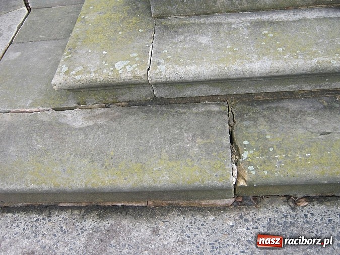 Zdjęcie w galerii na portalu naszraciborz.pl: Niszczeją zabytki w centrum Raciborza wiadomości z regionu