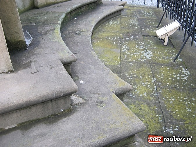 Zdjęcie w galerii na portalu naszraciborz.pl: Niszczeją zabytki w centrum Raciborza wiadomości z regionu