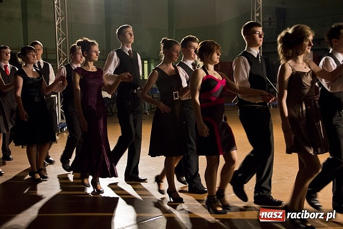 Zdjęcie w galerii na portalu naszraciborz.pl: Rewia karnawałowa w Arenie Rafako wiadomości z regionu