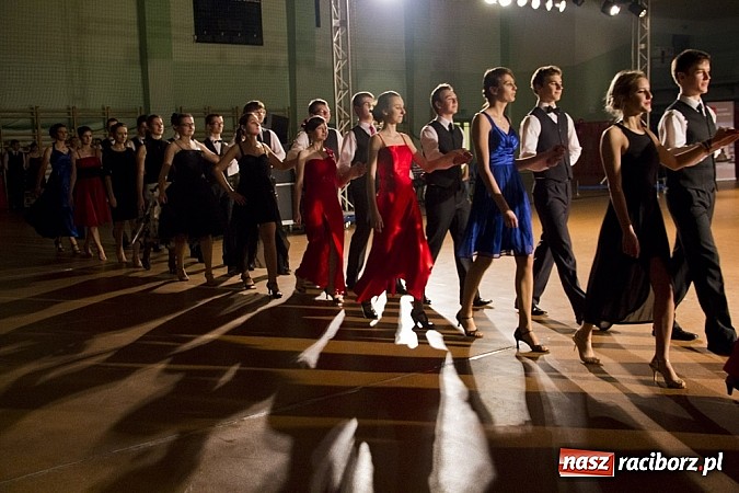 Zdjęcie w galerii na portalu naszraciborz.pl: Rewia karnawałowa w Arenie Rafako wiadomości z regionu