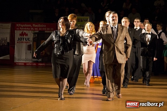 Zdjęcie w galerii na portalu naszraciborz.pl: Rewia karnawałowa w Arenie Rafako wiadomości z regionu