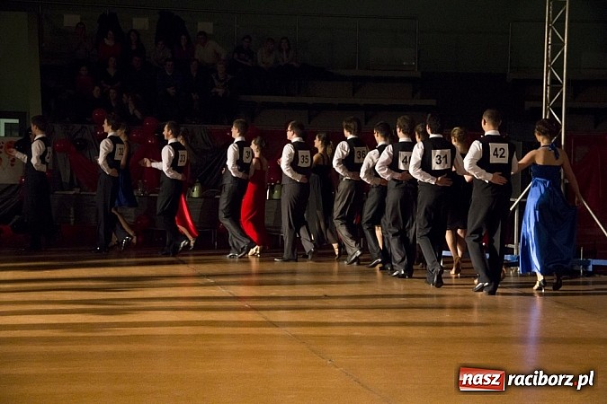 Zdjęcie w galerii na portalu naszraciborz.pl: Rewia karnawałowa w Arenie Rafako wiadomości z regionu