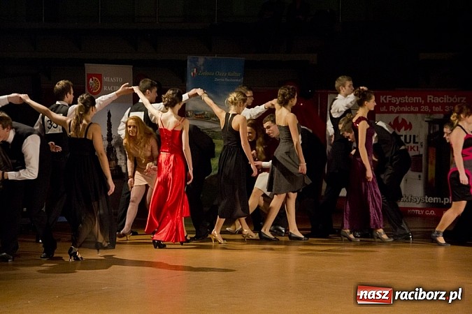 Zdjęcie w galerii na portalu naszraciborz.pl: Rewia karnawałowa w Arenie Rafako wiadomości z regionu