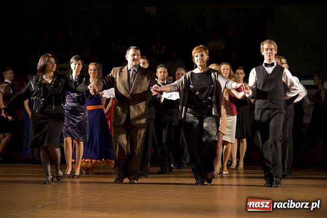 Zdjęcie w galerii na portalu naszraciborz.pl: Rewia karnawałowa w Arenie Rafako wiadomości z regionu