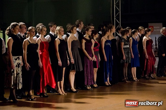 Zdjęcie w galerii na portalu naszraciborz.pl: Rewia karnawałowa w Arenie Rafako wiadomości z regionu