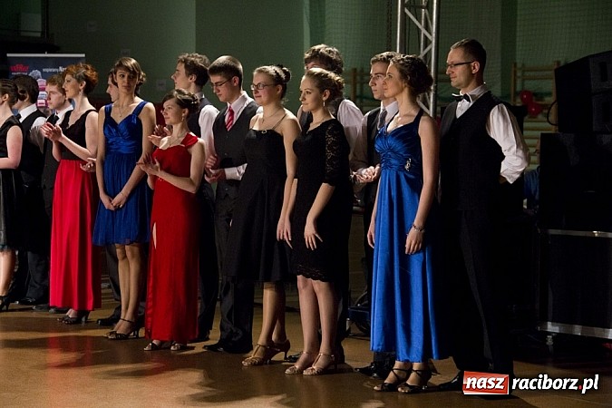 Zdjęcie w galerii na portalu naszraciborz.pl: Rewia karnawałowa w Arenie Rafako wiadomości z regionu