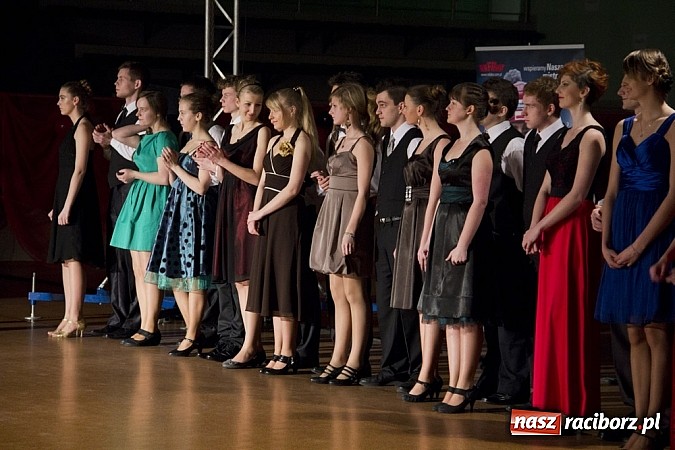 Zdjęcie w galerii na portalu naszraciborz.pl: Rewia karnawałowa w Arenie Rafako wiadomości z regionu