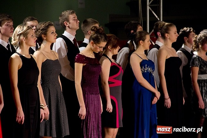 Zdjęcie w galerii na portalu naszraciborz.pl: Rewia karnawałowa w Arenie Rafako wiadomości z regionu