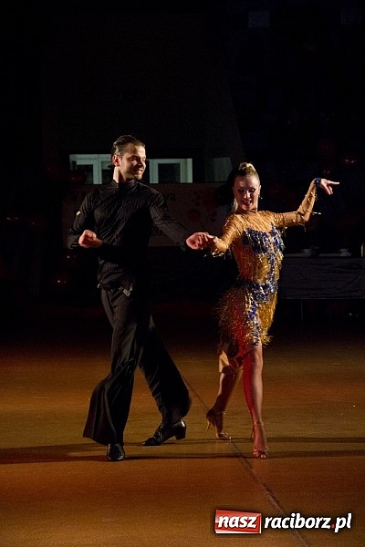 Zdjęcie w galerii na portalu naszraciborz.pl: Rewia karnawałowa w Arenie Rafako wiadomości z regionu