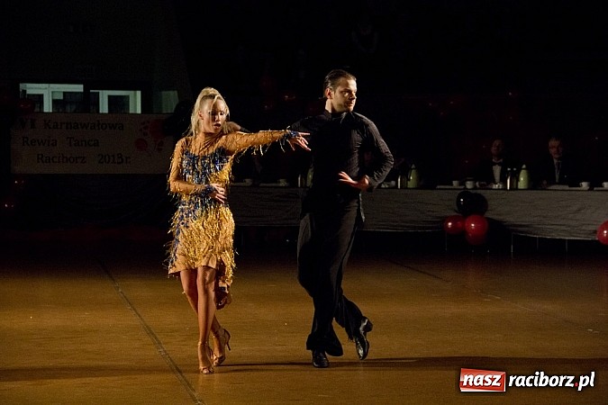 Zdjęcie w galerii na portalu naszraciborz.pl: Rewia karnawałowa w Arenie Rafako wiadomości z regionu