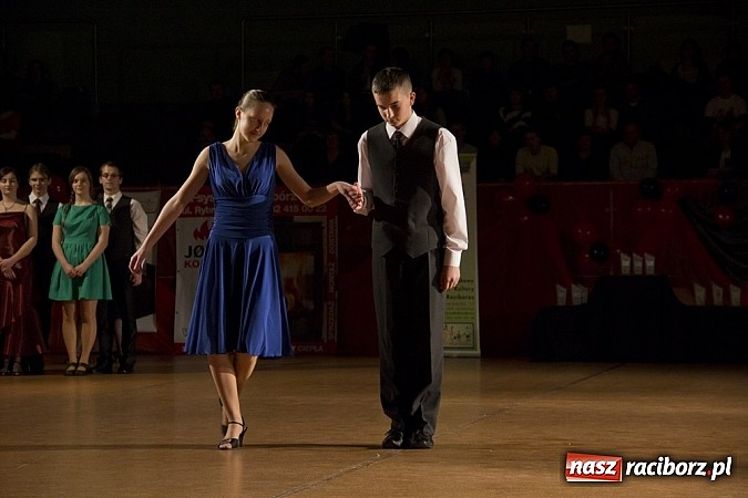 Zdjęcie w galerii na portalu naszraciborz.pl: Rewia karnawałowa w Arenie Rafako wiadomości z regionu