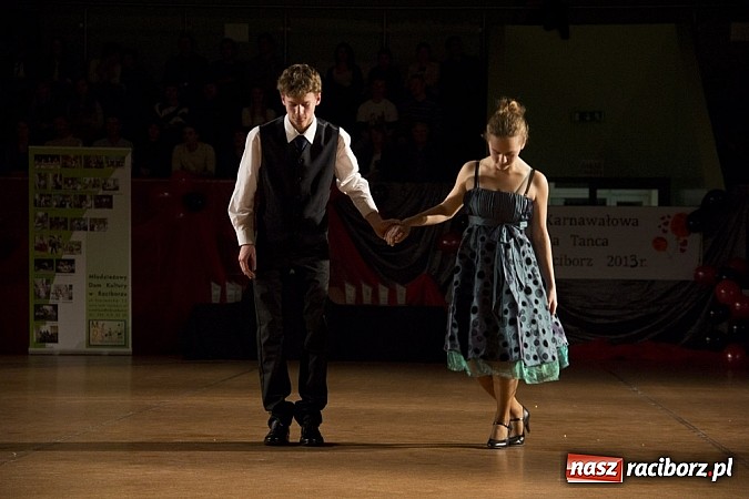 Zdjęcie w galerii na portalu naszraciborz.pl: Rewia karnawałowa w Arenie Rafako wiadomości z regionu