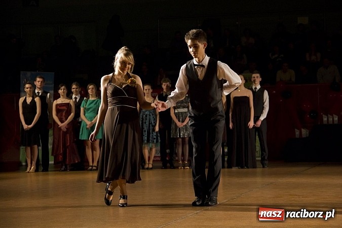 Zdjęcie w galerii na portalu naszraciborz.pl: Rewia karnawałowa w Arenie Rafako wiadomości z regionu