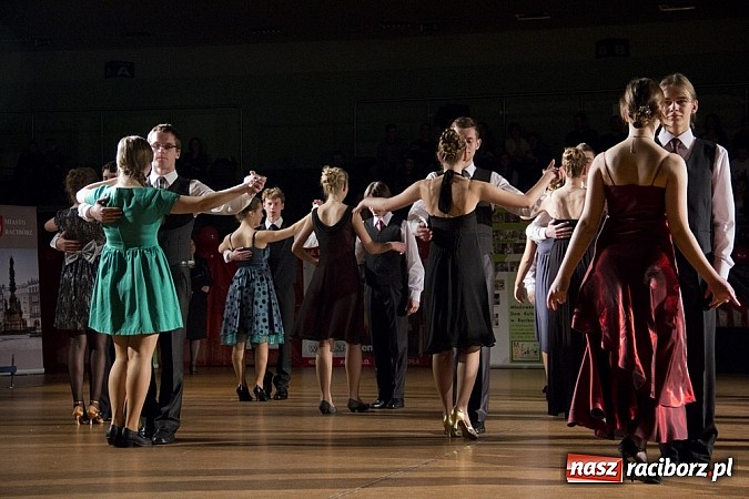 Zdjęcie w galerii na portalu naszraciborz.pl: Rewia karnawałowa w Arenie Rafako wiadomości z regionu