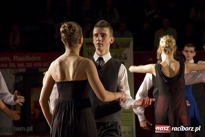 Zdjęcie w galerii na portalu naszraciborz.pl: Rewia karnawałowa w Arenie Rafako wiadomości z regionu