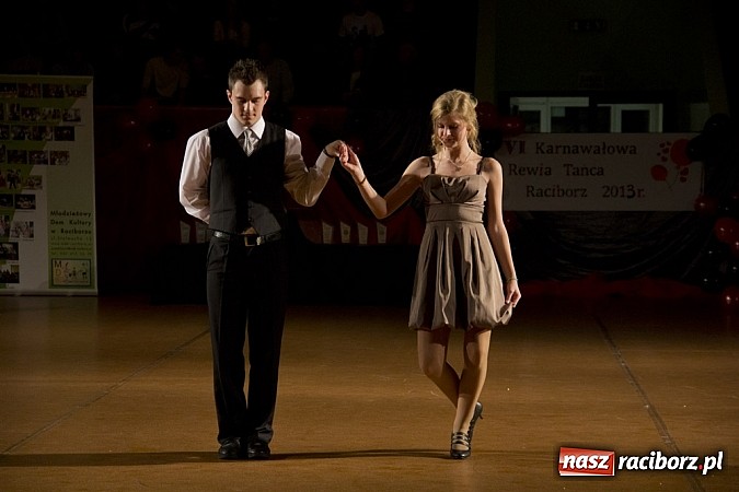 Zdjęcie w galerii na portalu naszraciborz.pl: Rewia karnawałowa w Arenie Rafako wiadomości z regionu