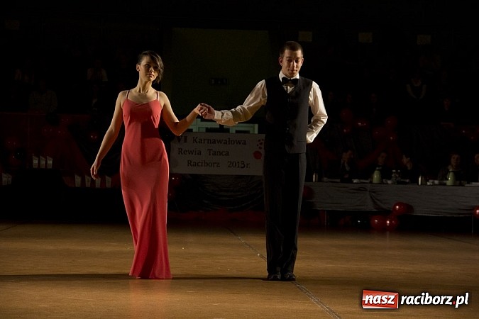 Zdjęcie w galerii na portalu naszraciborz.pl: Rewia karnawałowa w Arenie Rafako wiadomości z regionu