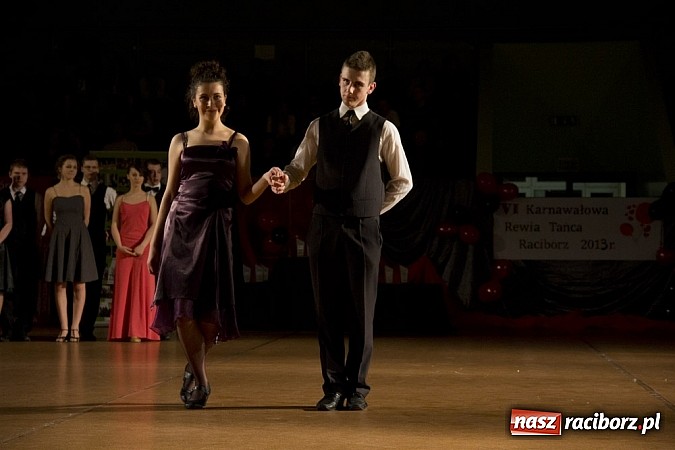 Zdjęcie w galerii na portalu naszraciborz.pl: Rewia karnawałowa w Arenie Rafako wiadomości z regionu