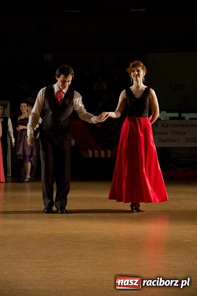 Zdjęcie w galerii na portalu naszraciborz.pl: Rewia karnawałowa w Arenie Rafako wiadomości z regionu