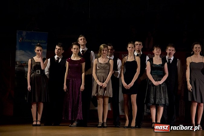 Zdjęcie w galerii na portalu naszraciborz.pl: Rewia karnawałowa w Arenie Rafako wiadomości z regionu