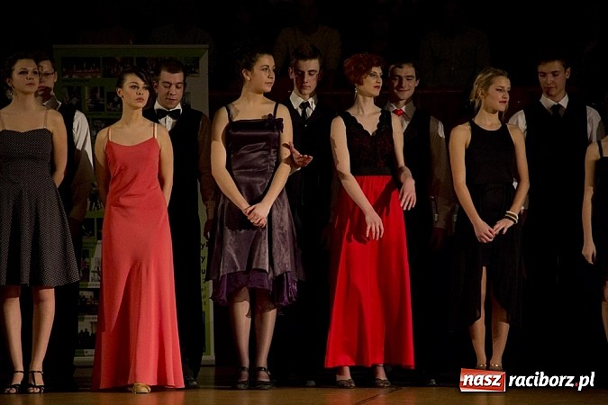 Zdjęcie w galerii na portalu naszraciborz.pl: Rewia karnawałowa w Arenie Rafako wiadomości z regionu