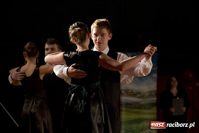 Zdjęcie w galerii na portalu naszraciborz.pl: Rewia karnawałowa w Arenie Rafako wiadomości z regionu