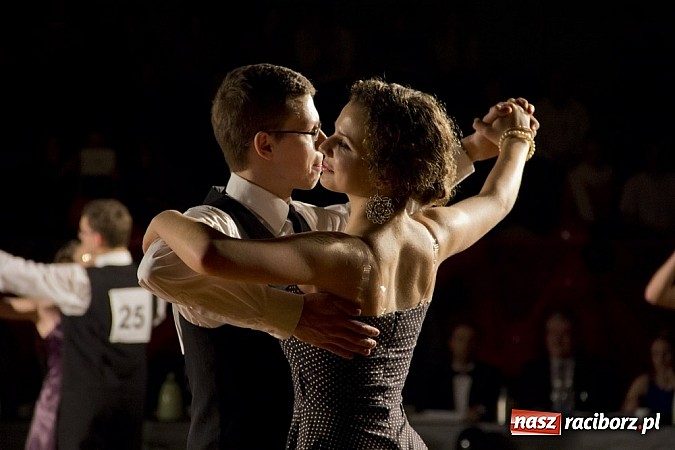 Zdjęcie w galerii na portalu naszraciborz.pl: Rewia karnawałowa w Arenie Rafako wiadomości z regionu