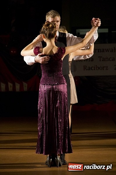 Zdjęcie w galerii na portalu naszraciborz.pl: Rewia karnawałowa w Arenie Rafako wiadomości z regionu