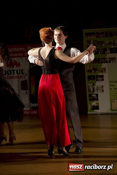 Zdjęcie w galerii na portalu naszraciborz.pl: Rewia karnawałowa w Arenie Rafako wiadomości z regionu