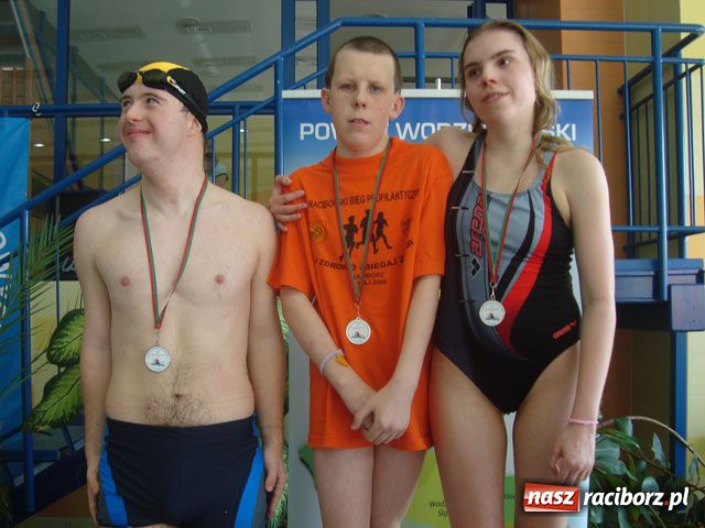 Zdjęcie w galerii na portalu naszraciborz.pl: Raciborscy medaliści mityngu pływackiego wiadomości z regionu